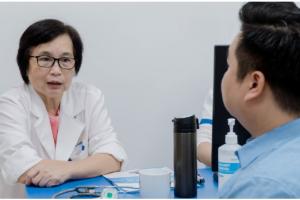 Nữ bác sĩ bỏ tiền túi làm xét nghiệm cho bệnh nhân