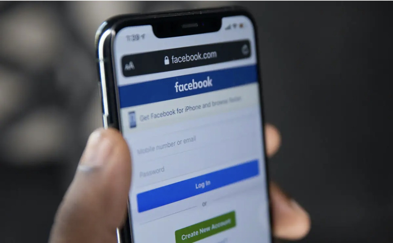 Bị Facebook khóa tài khoản vô lý, người bị hại thắng kiện 50.000 USD